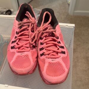 Pink Mesh Low-Top Athletic Shoes for Everyday Wear